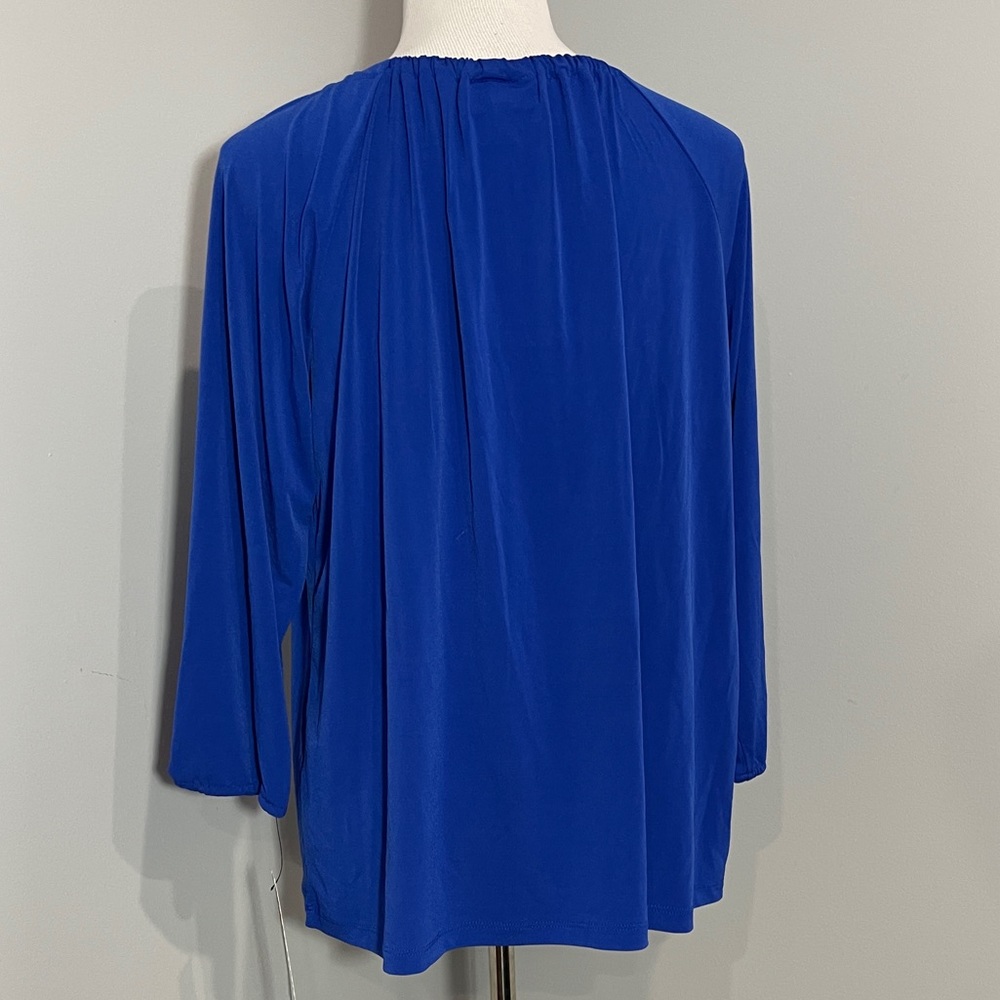 🙋🏻‍♀️2 for $30 when you bundle! 
Blue chain accent blouse - Picture 2 of 4